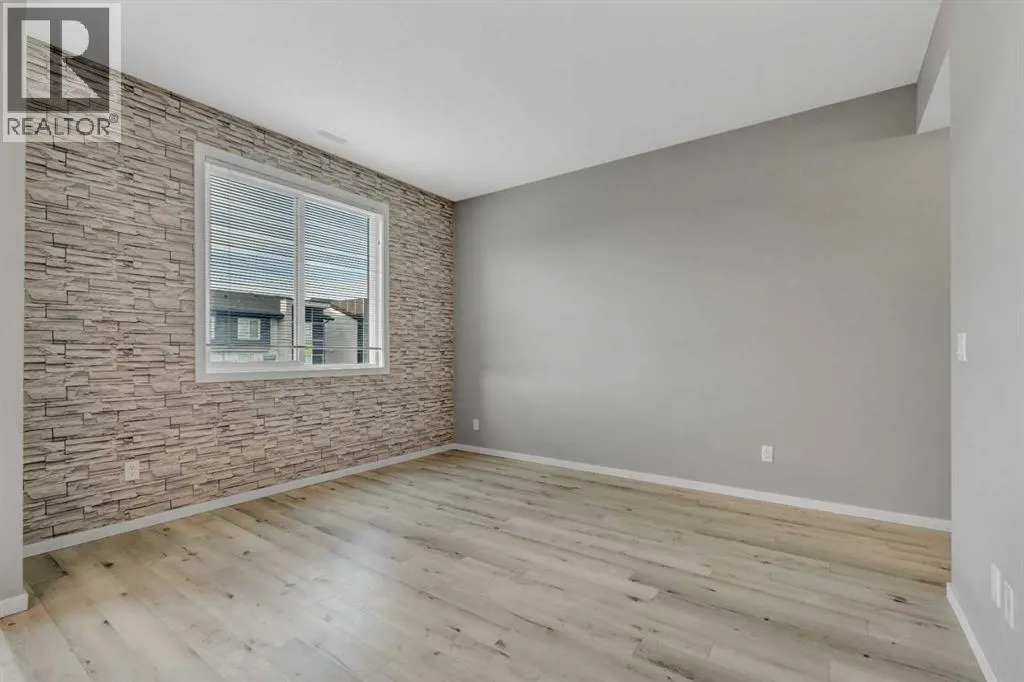 203, 140 Redstone Walk NE