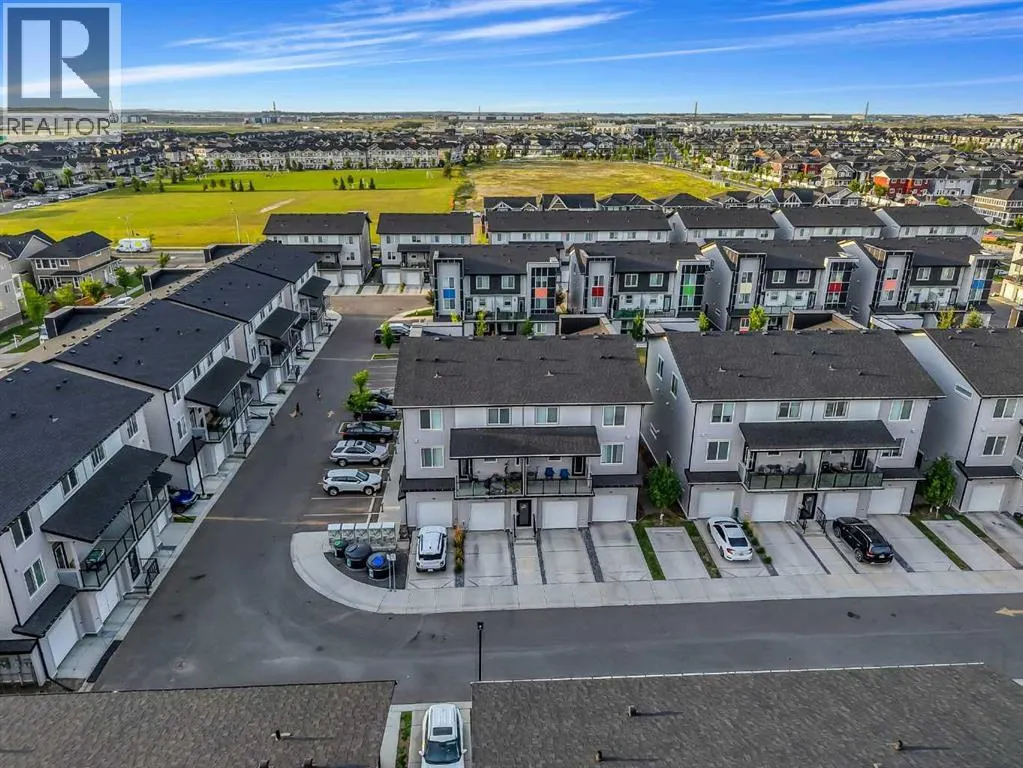 203, 140 Redstone Walk NE