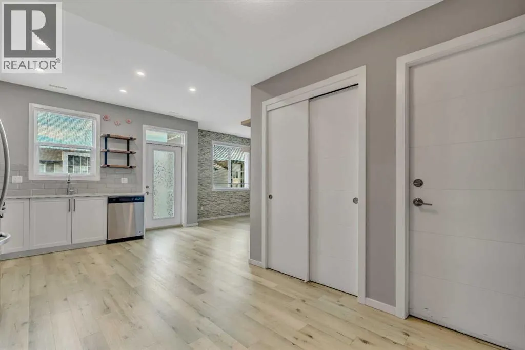 203, 140 Redstone Walk NE