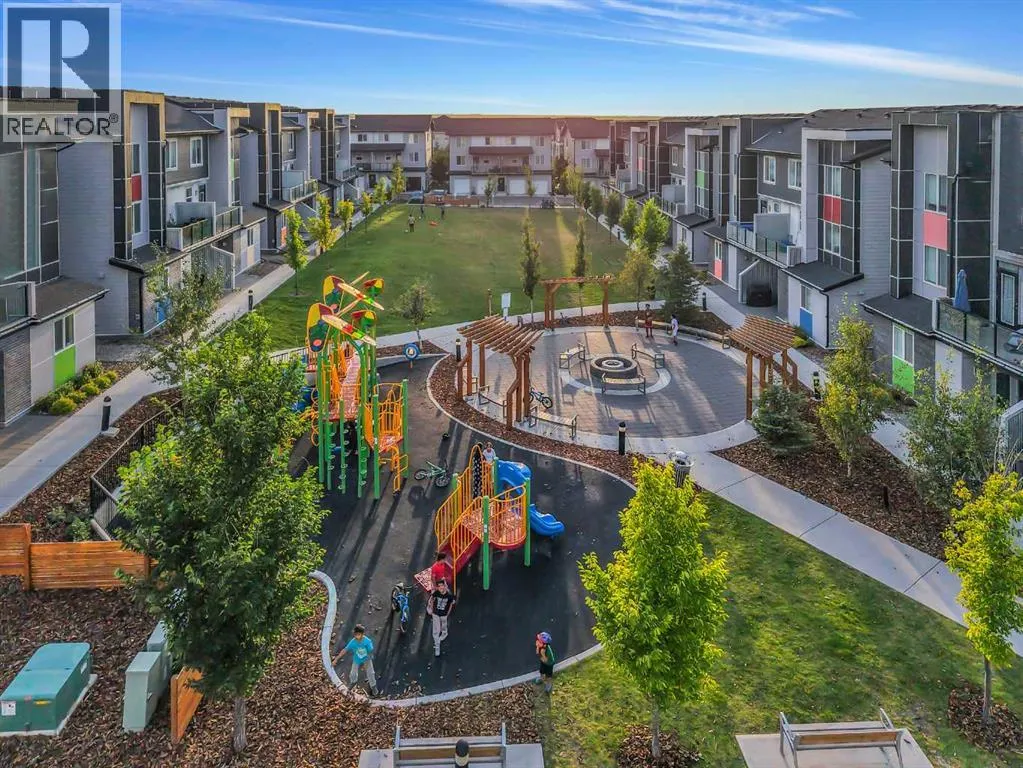 203, 140 Redstone Walk NE