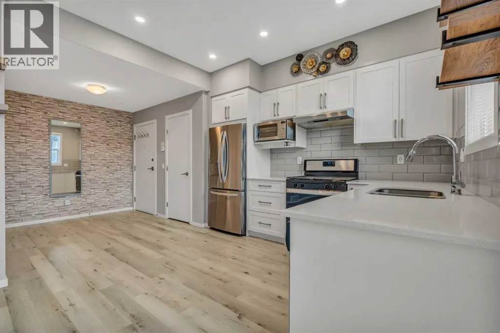 203, 140 Redstone Walk NE