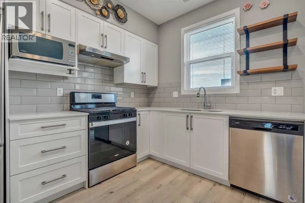 203, 140 Redstone Walk NE