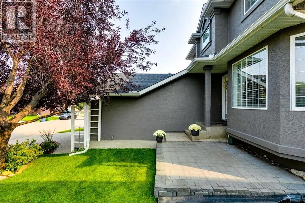274 Mt Assiniboine Place SE