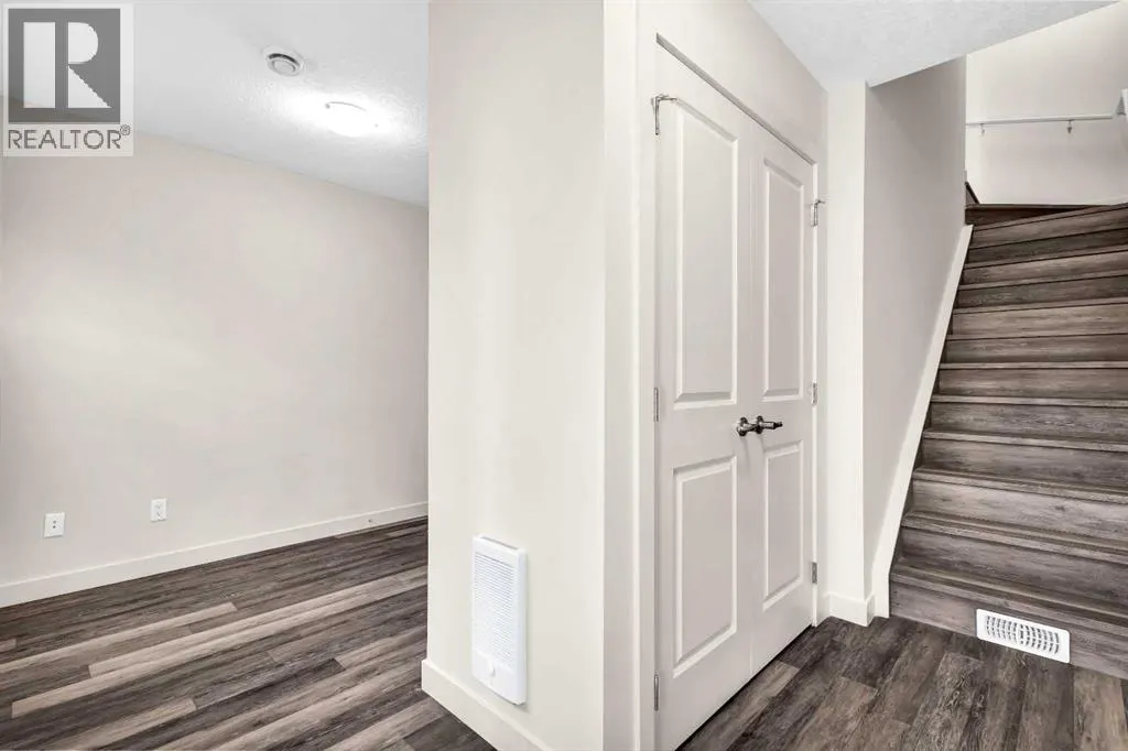 208, 11 Evanscrest Mews NW