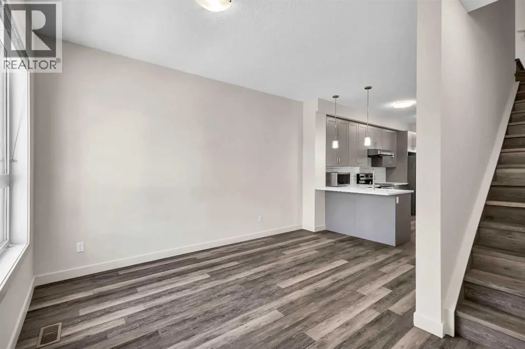 208, 11 Evanscrest Mews NW