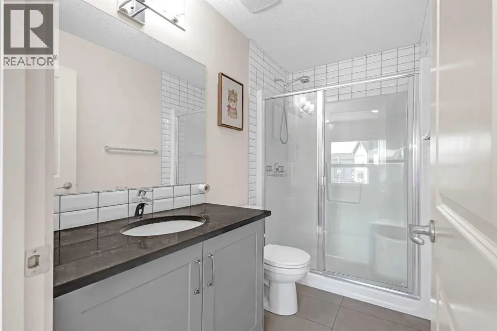 208, 11 Evanscrest Mews NW