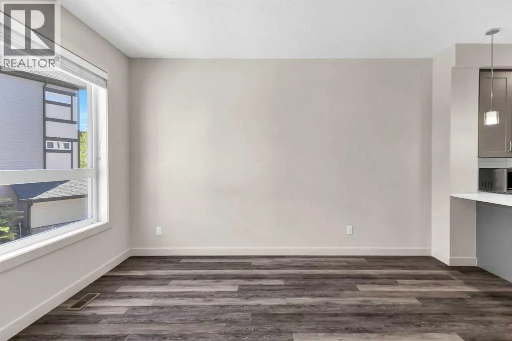 208, 11 Evanscrest Mews NW