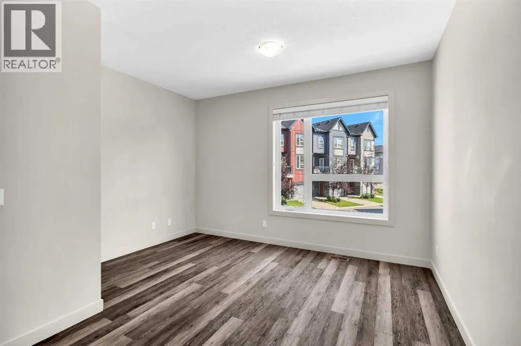 208, 11 Evanscrest Mews NW