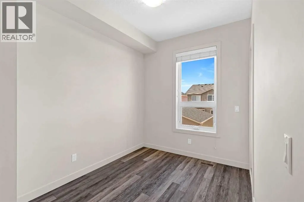 208, 11 Evanscrest Mews NW