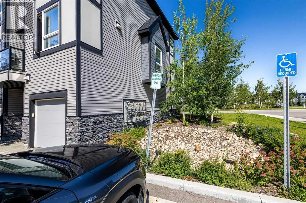 208, 11 Evanscrest Mews NW