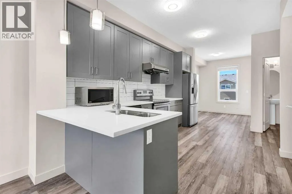208, 11 Evanscrest Mews NW