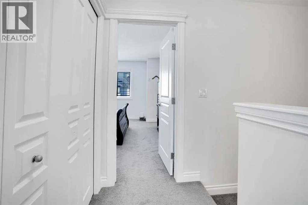 54 Cougar Ridge Mews SW