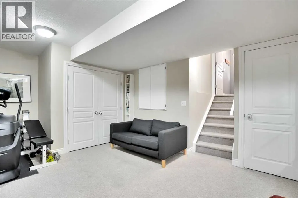 54 Cougar Ridge Mews SW