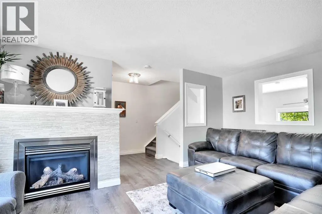 54 Cougar Ridge Mews SW