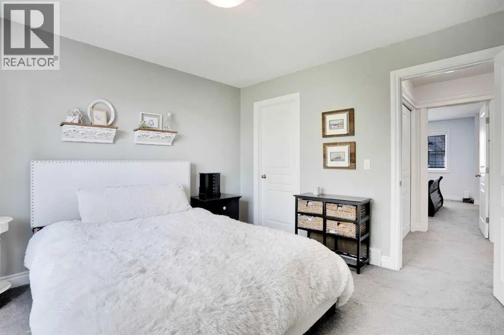 54 Cougar Ridge Mews SW