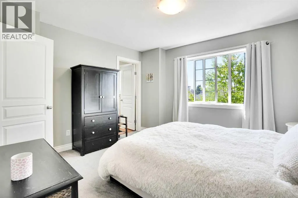 54 Cougar Ridge Mews SW