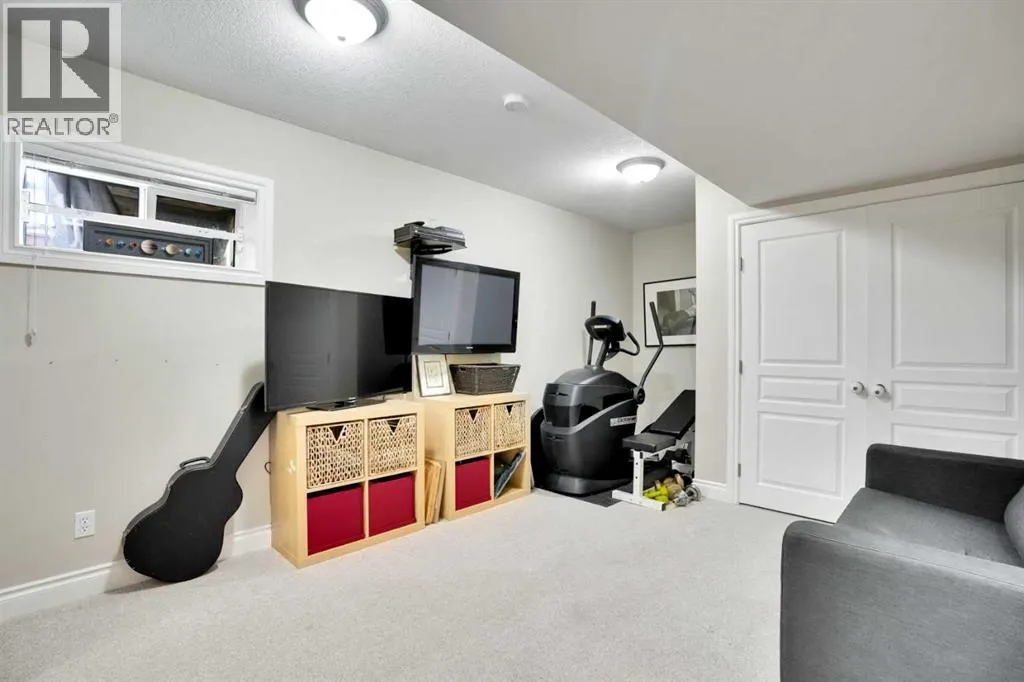 54 Cougar Ridge Mews SW