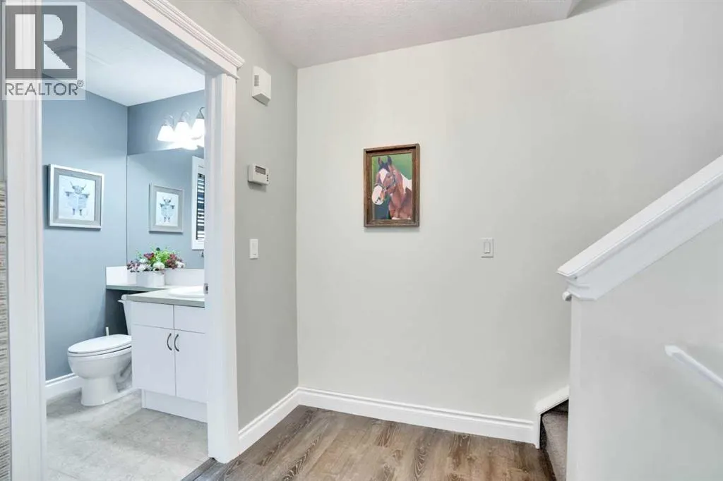 54 Cougar Ridge Mews SW