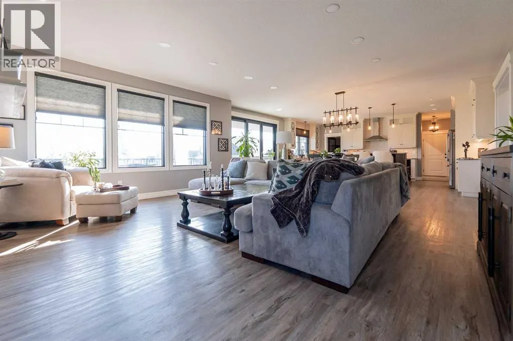 105 Whitetail Place W
