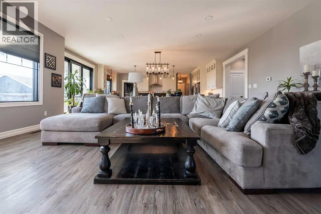 105 Whitetail Place W