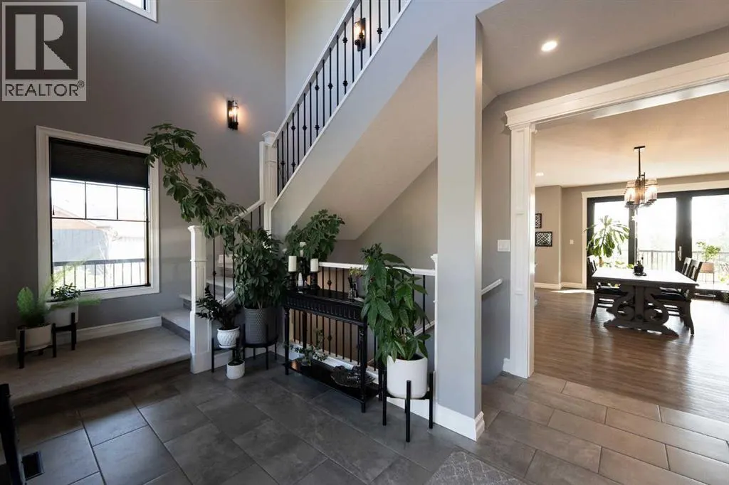 105 Whitetail Place W