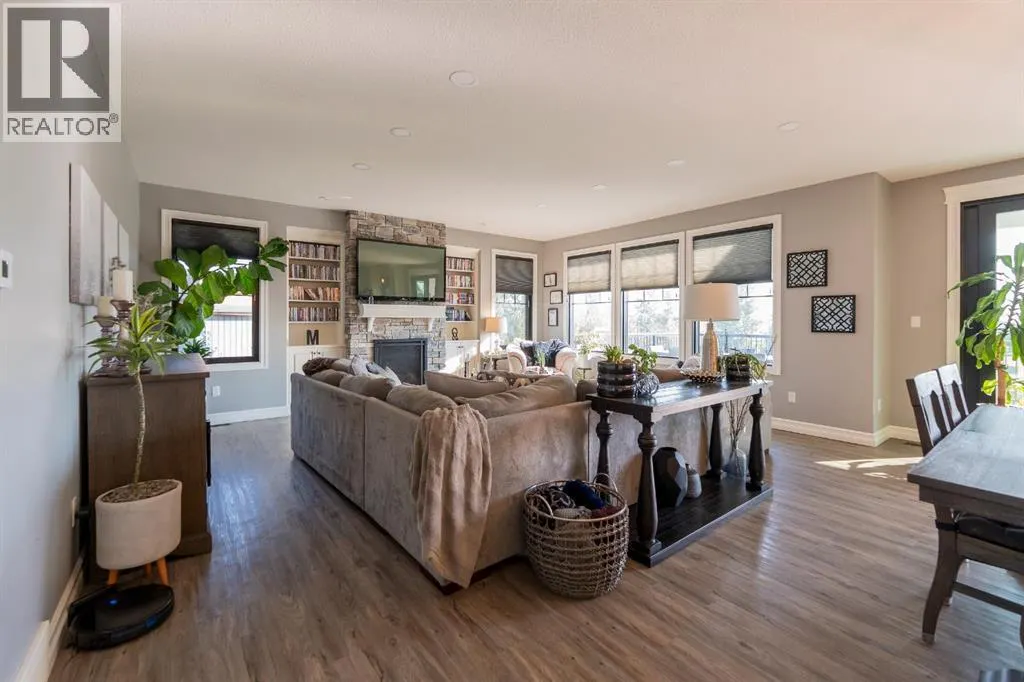 105 Whitetail Place W