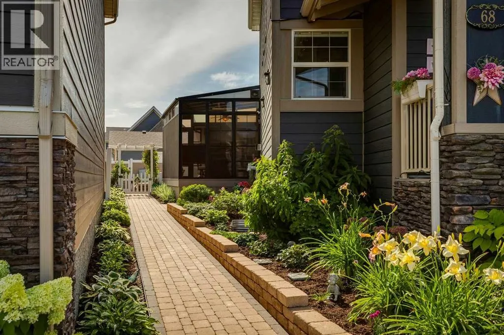68 Mahogany Crescent SE