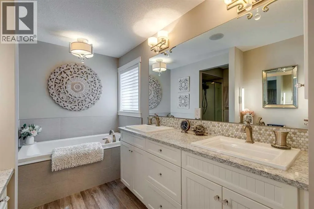 68 Mahogany Crescent SE