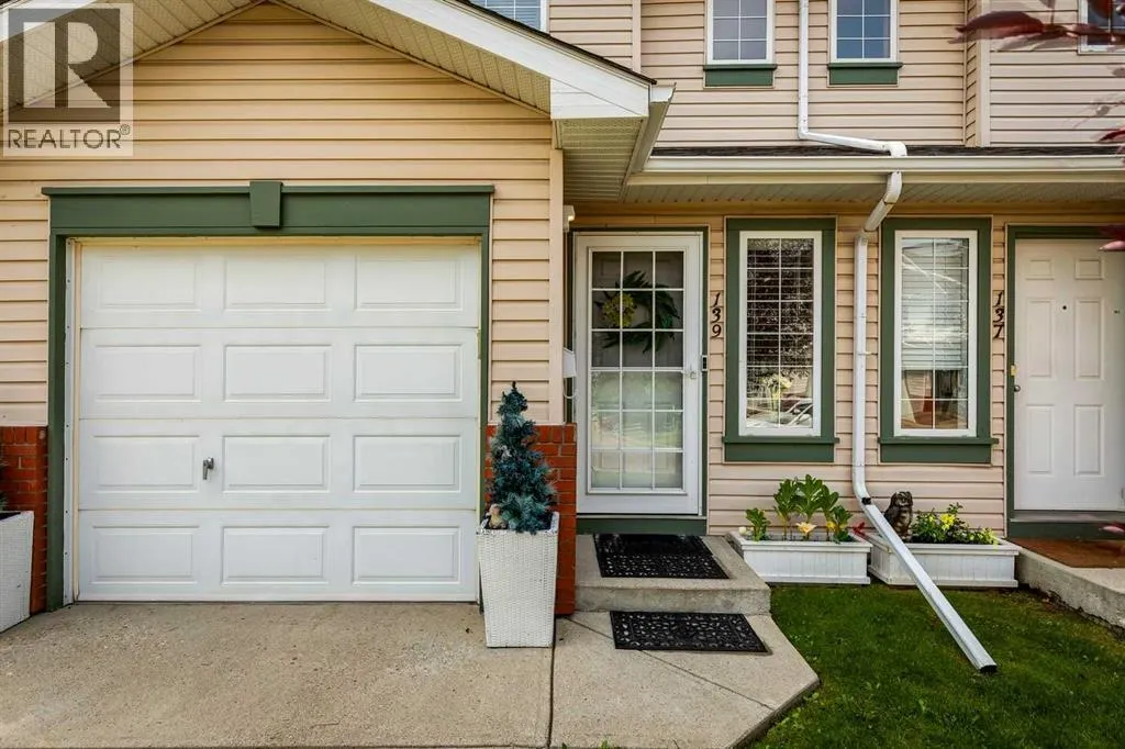 139 Country Hills Villas NW