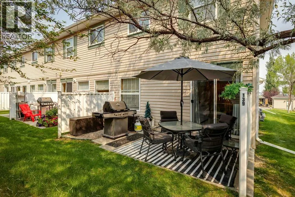 139 Country Hills Villas NW