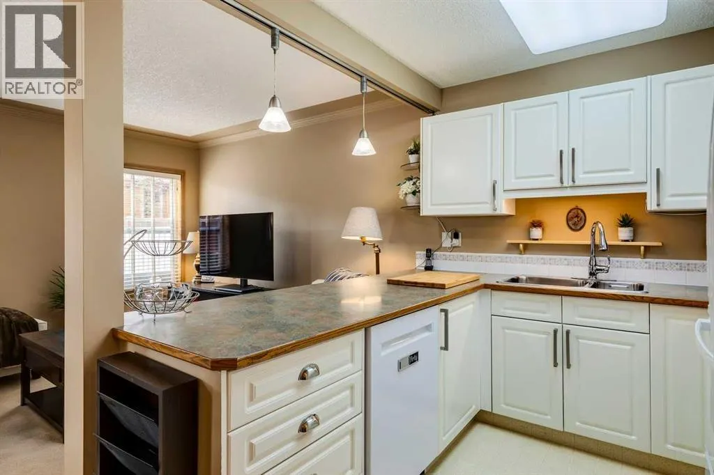 139 Country Hills Villas NW