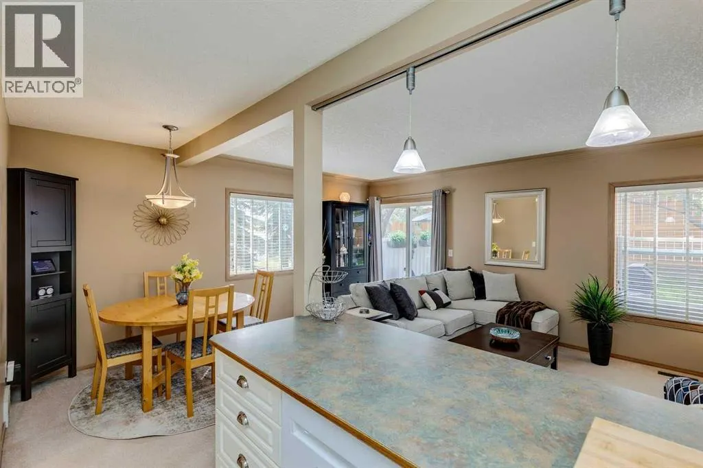 139 Country Hills Villas NW