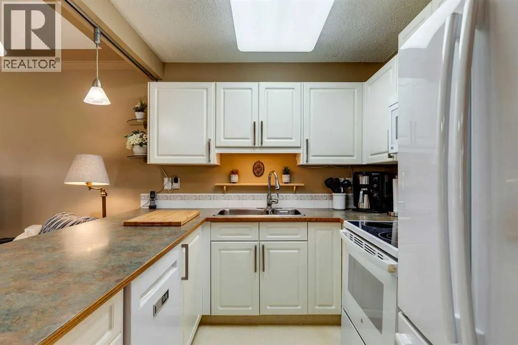 139 Country Hills Villas NW
