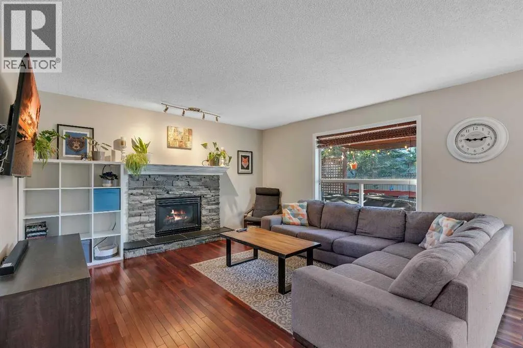2828 Douglasdale Boulevard SE