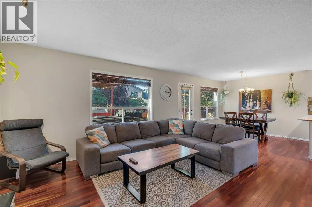 2828 Douglasdale Boulevard SE