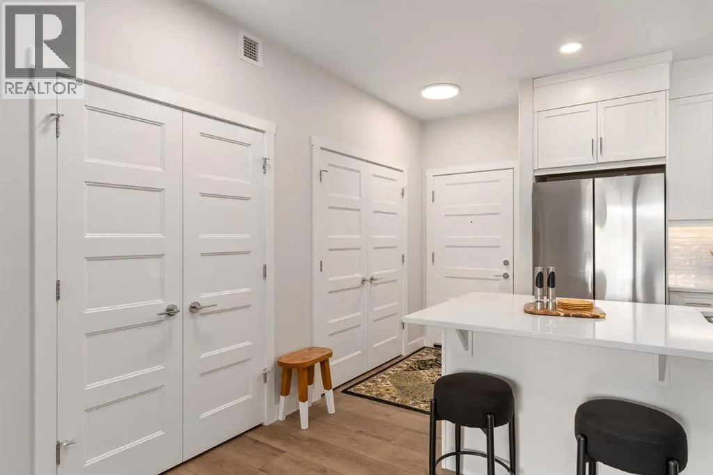 112, 125 Wolf Hollow Crescent SE