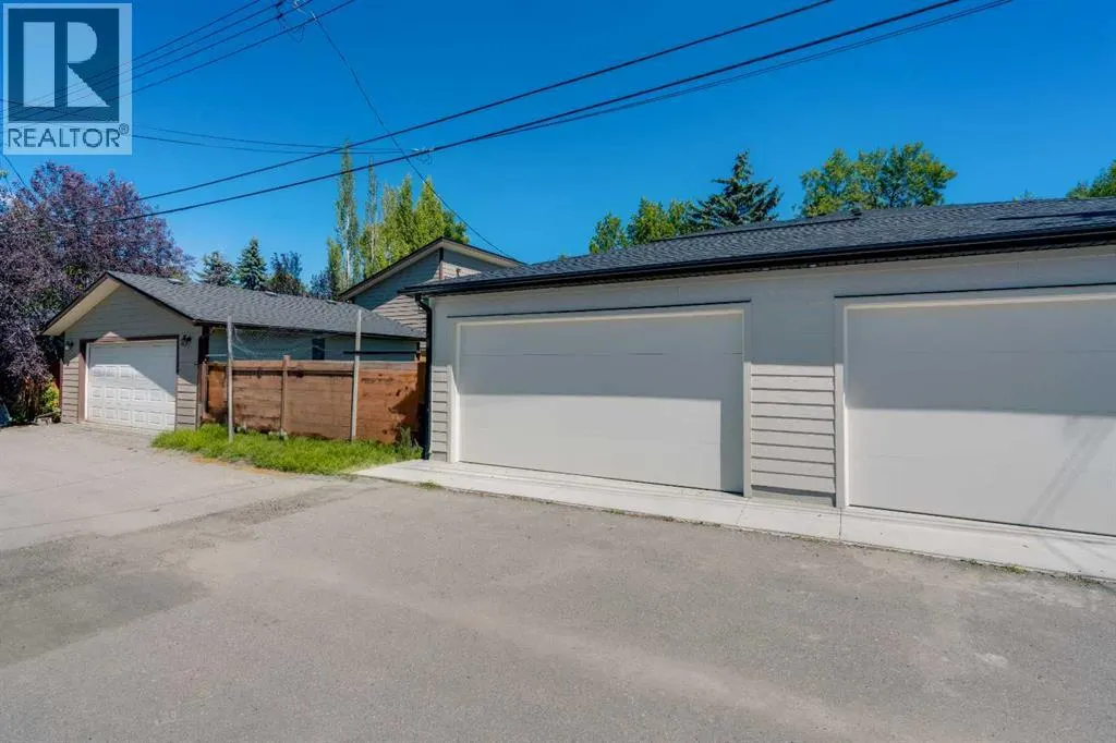 1130A Regent Crescent NE