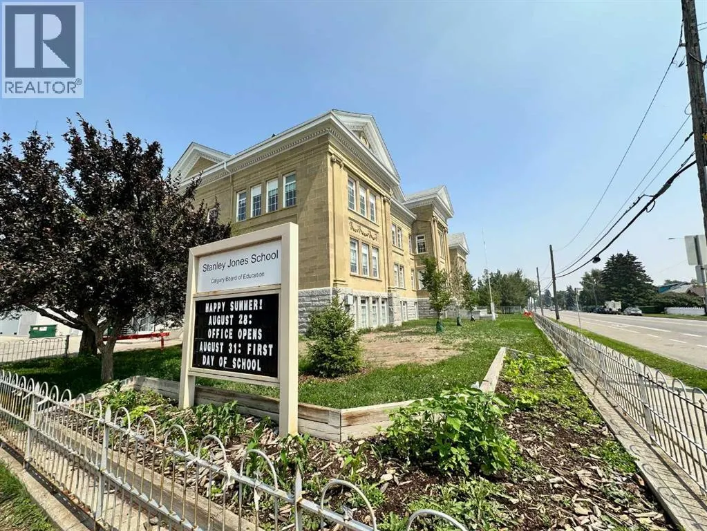 1130A Regent Crescent NE