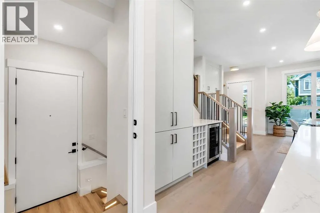 1130A Regent Crescent NE