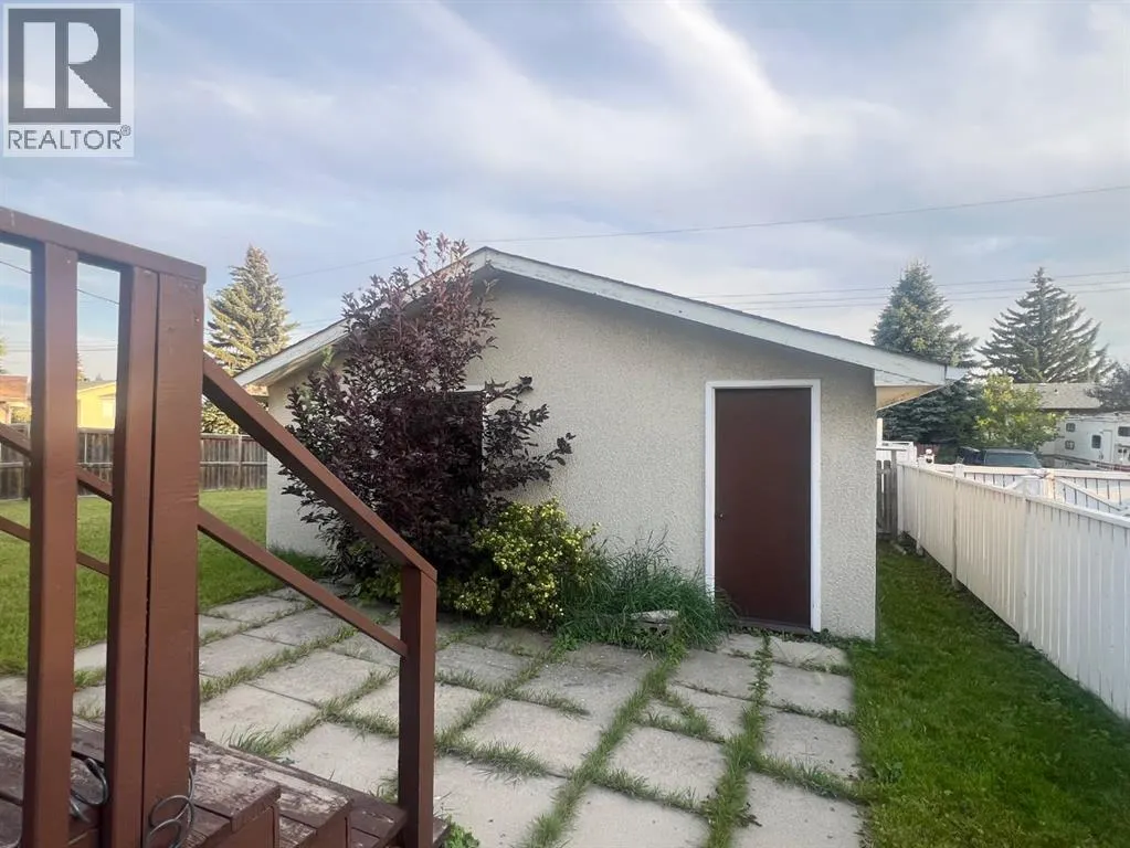 176 Huntchester Crescent NE