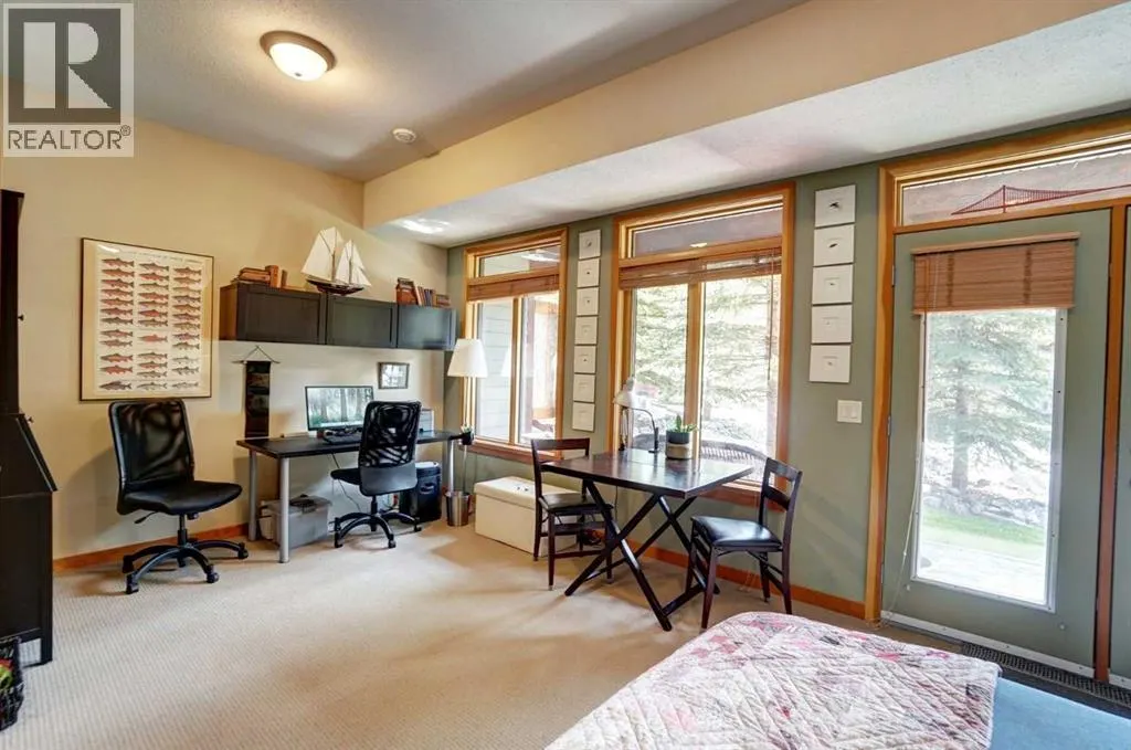27, 137 Wapiti Close NE