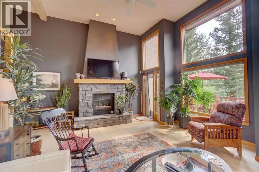 27, 137 Wapiti Close NE