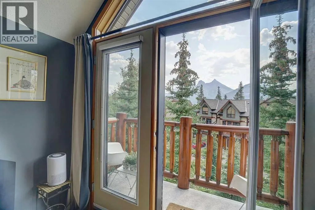 27, 137 Wapiti Close NE