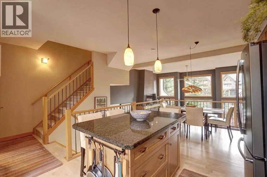 27, 137 Wapiti Close NE