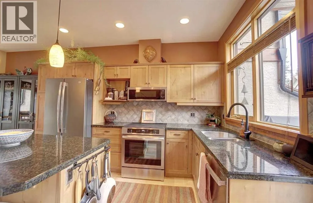 27, 137 Wapiti Close NE
