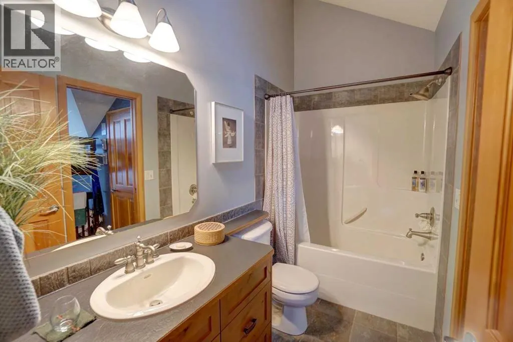 27, 137 Wapiti Close NE