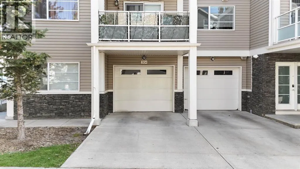 304 Redstone View NE