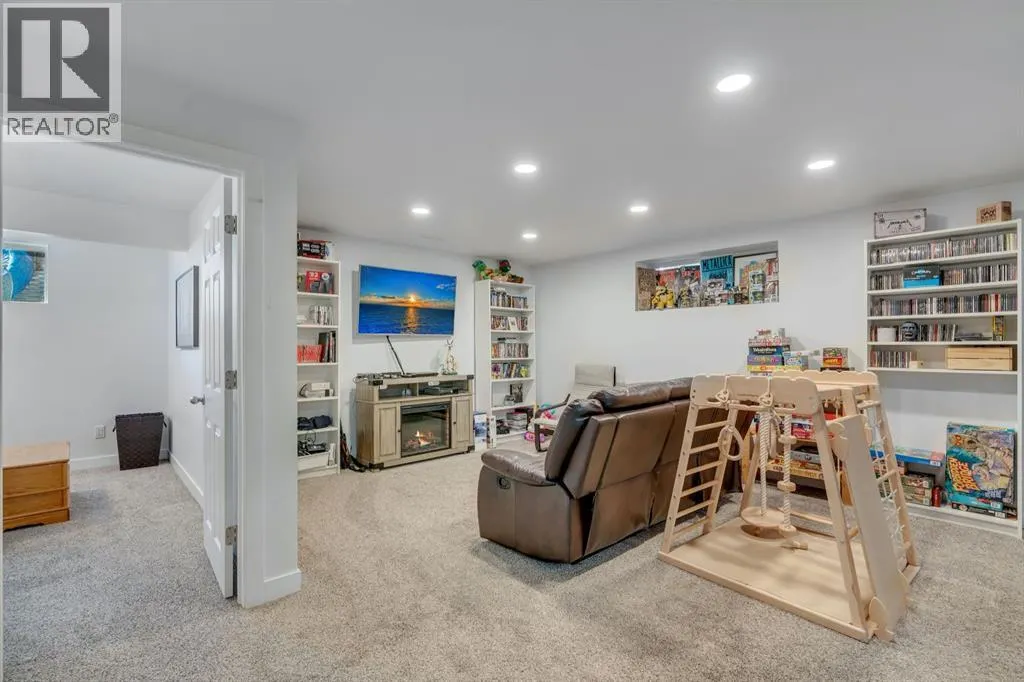 240 Silverado Range Heights SW