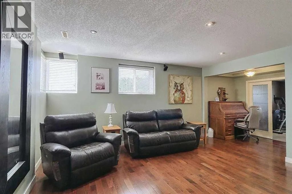 290048 34 Street W