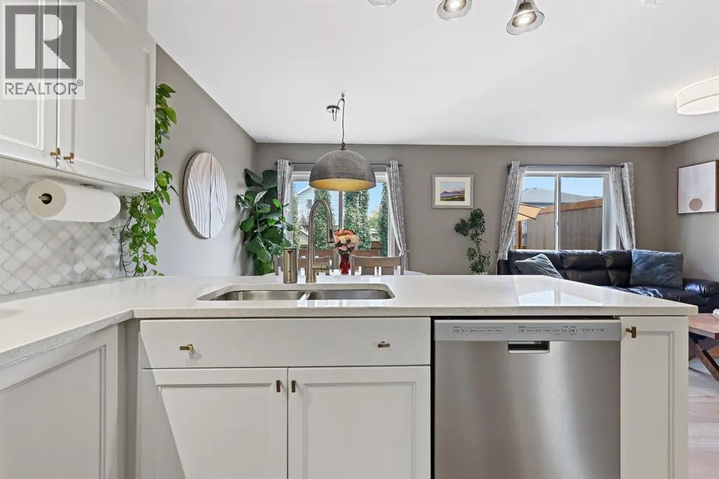 82 Erin Grove SE